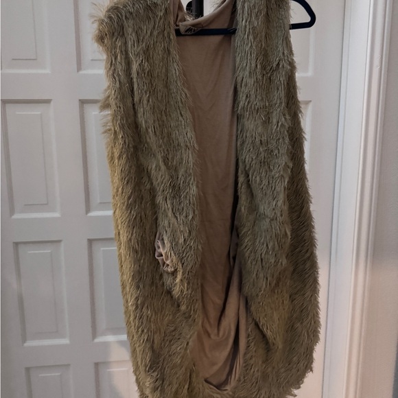 Jackets & Blazers - Women's Tan Faux Fur Vest FESTIVAL WEAR